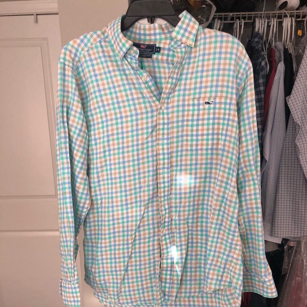 Vineyard vines button down. medium